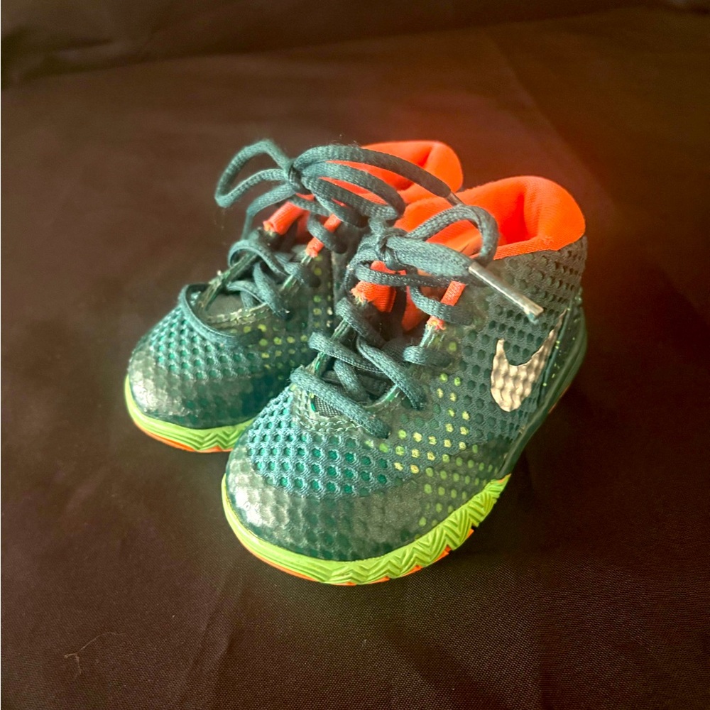 Nike Toddler Kyrie 1 “Flytrap” Emerald Green/Peach Sz 5